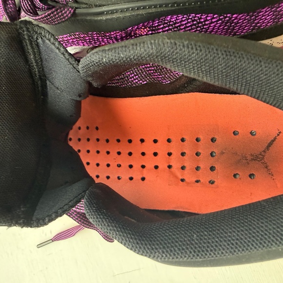 Athletic_Shoes